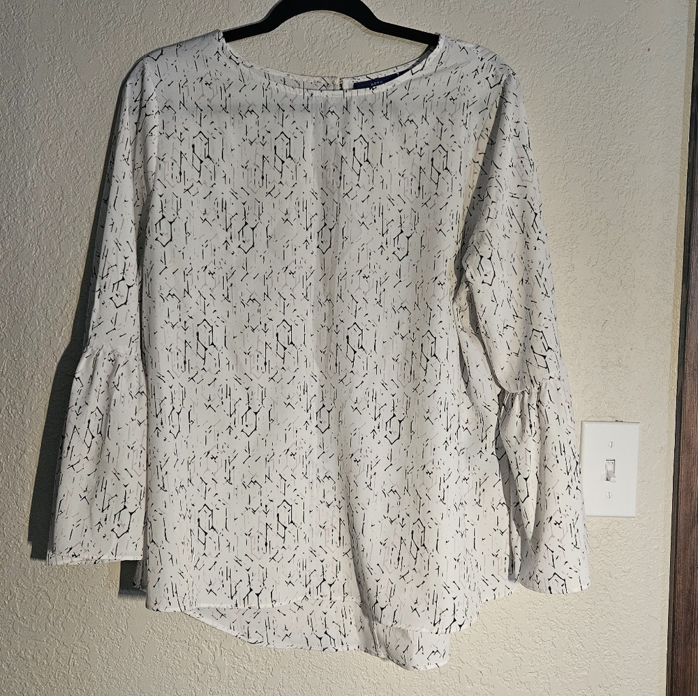 Bell sleeve blouse